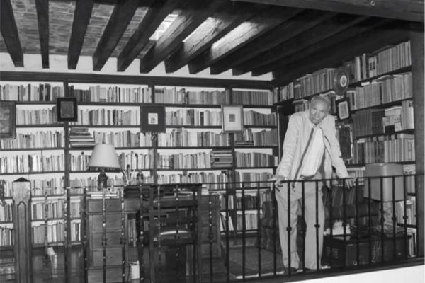 En su biblioteca 1